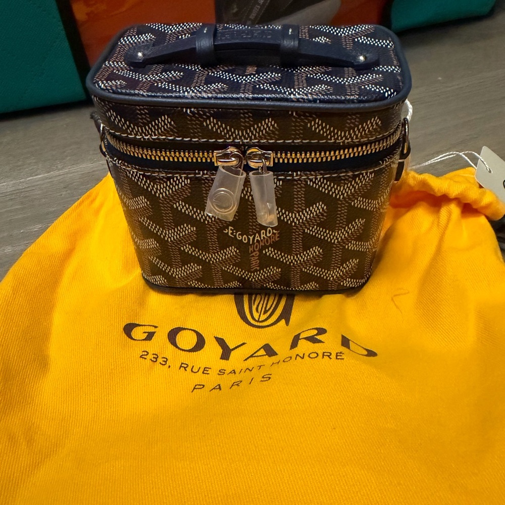 NWT Goyard nano muse vanity bag in navy